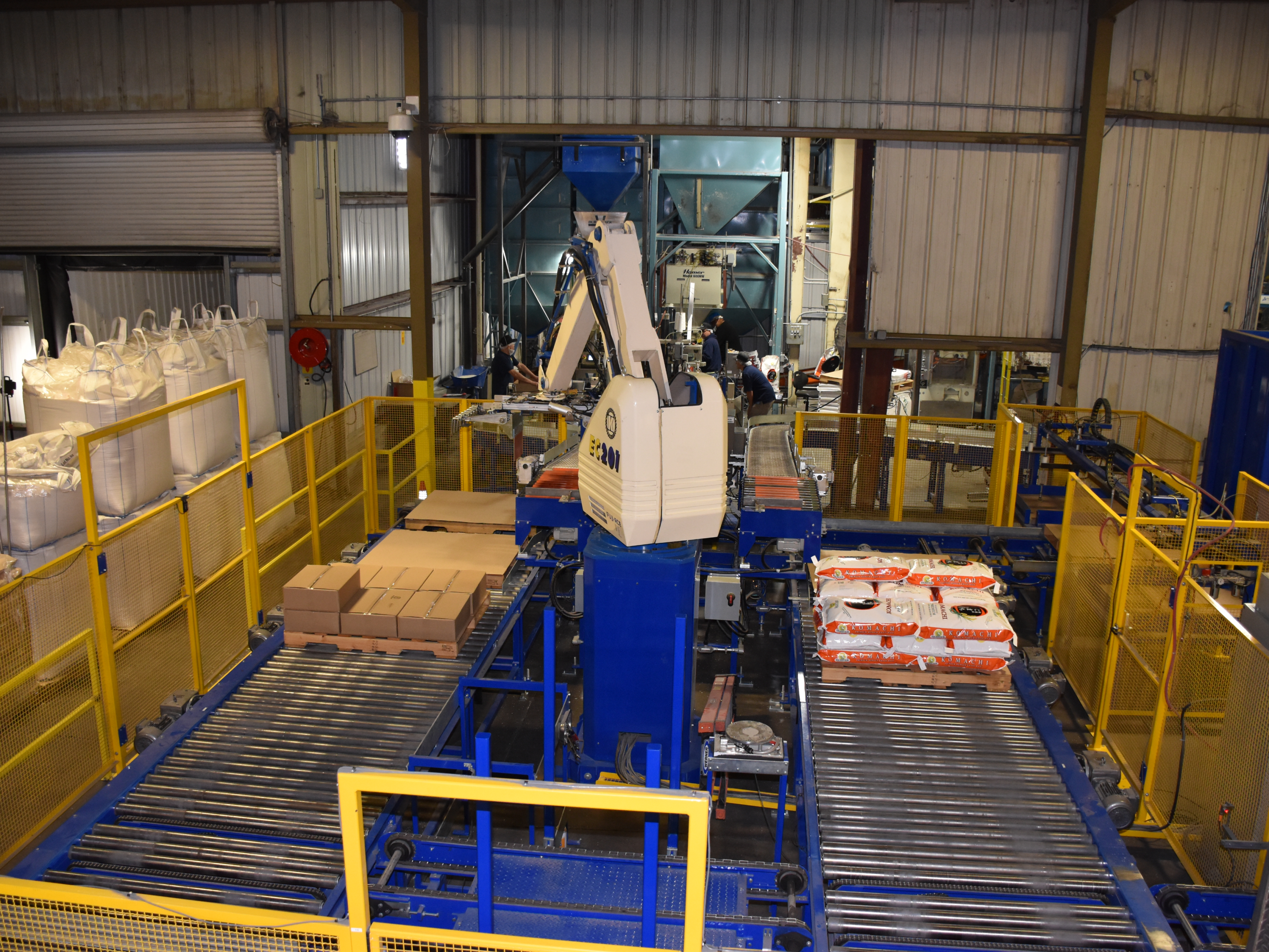 Lube oil bucket palletizing in  Europe